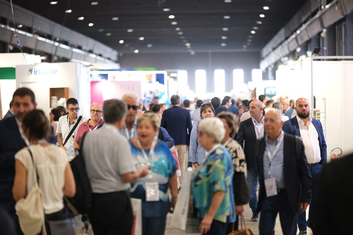 A PharmEvolution 2024 la farmacia che scommette sui servizi  Premiati i neo dottori in Farmacia e CTF. Nicolosi: "Sono il nostro futuro" 